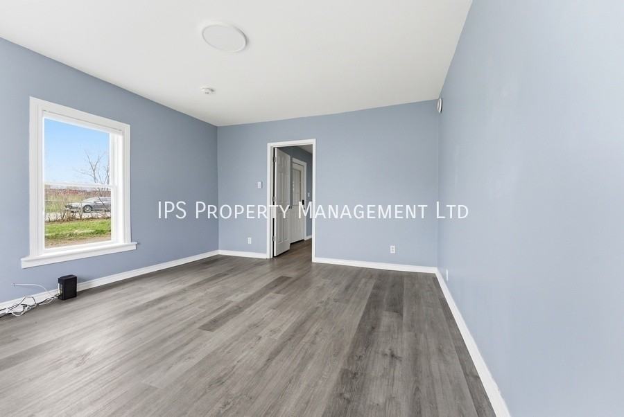 201 Stanley St - Photo 3 of 20