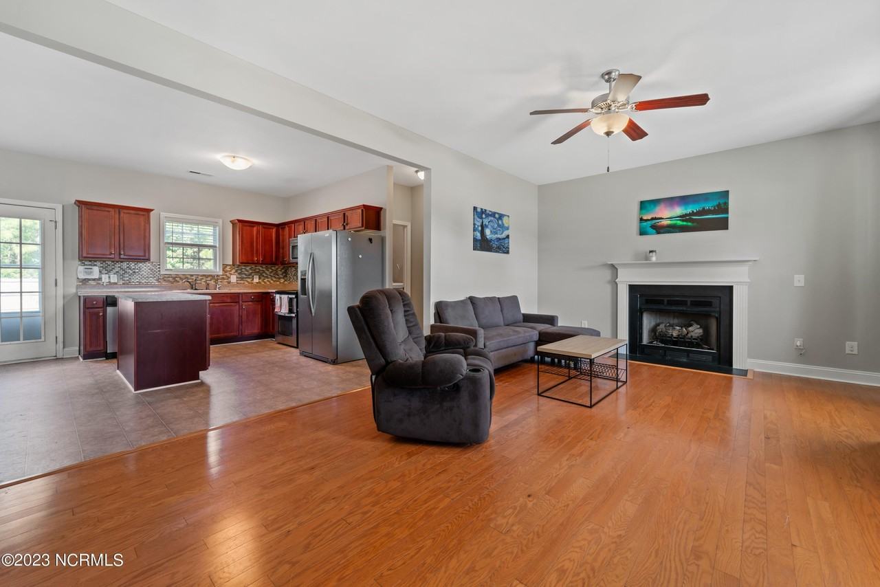 270 Silver Hills Dr - Photo 5 of 27