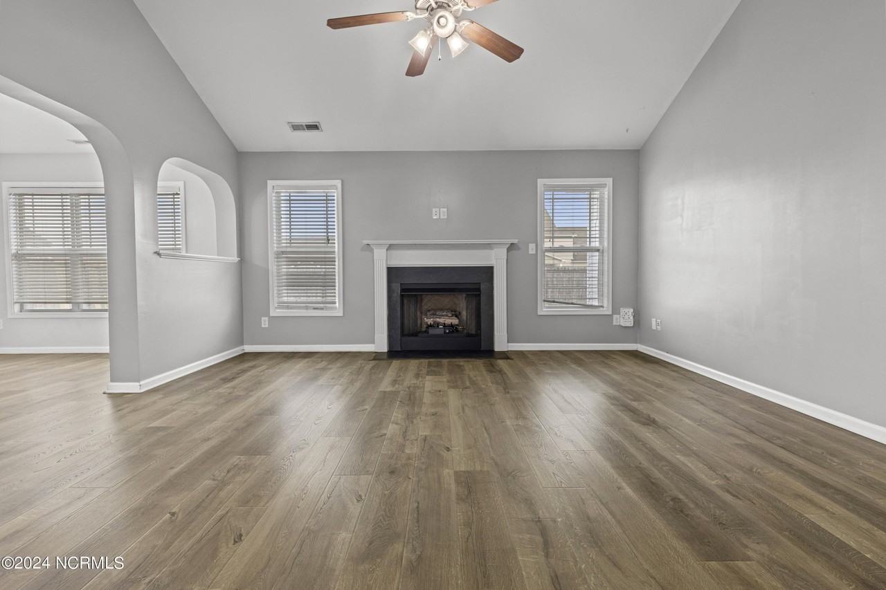 361 Sonoma Rd - Photo 2 of 15