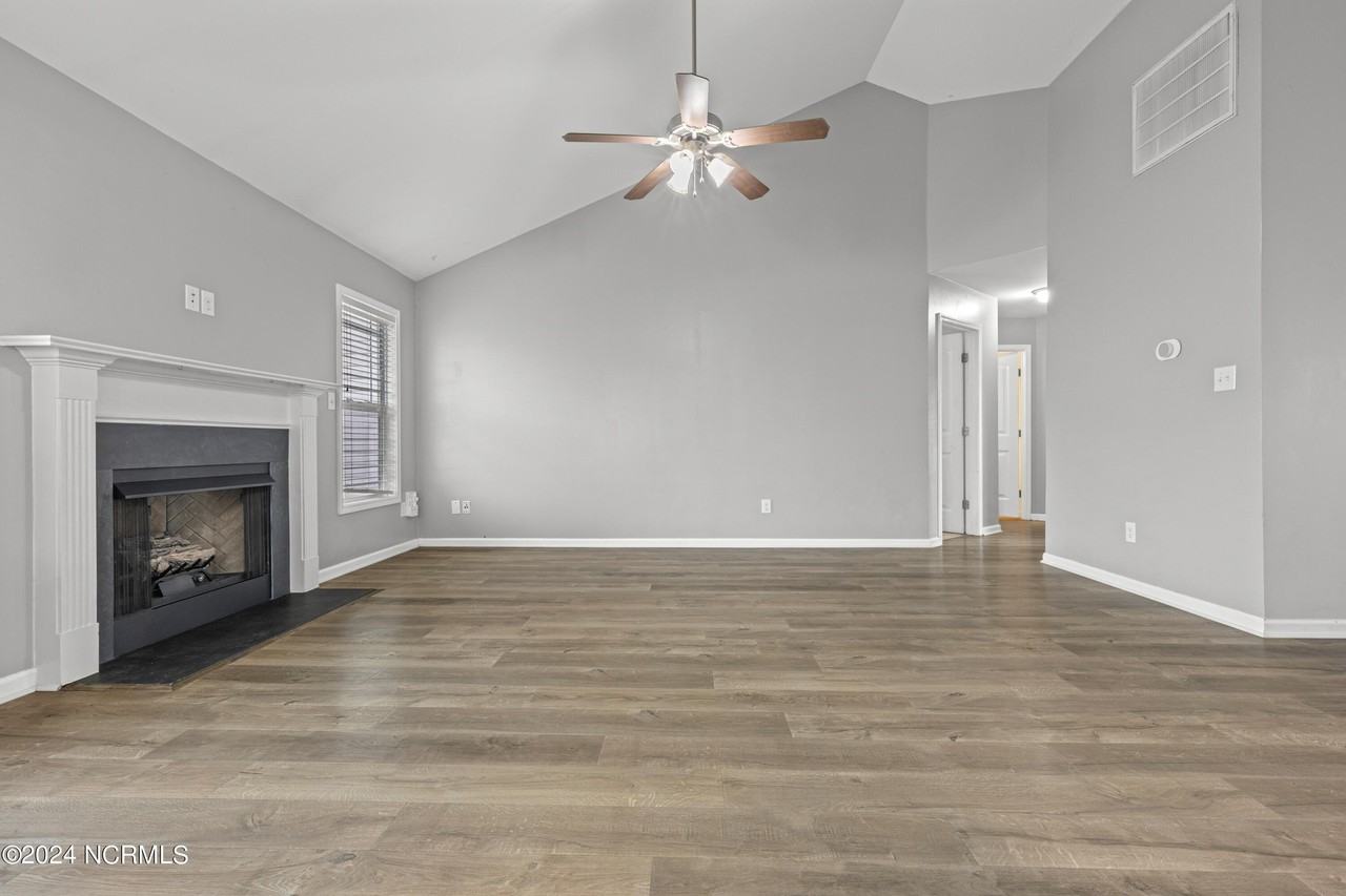 361 Sonoma Rd - Photo 3 of 15