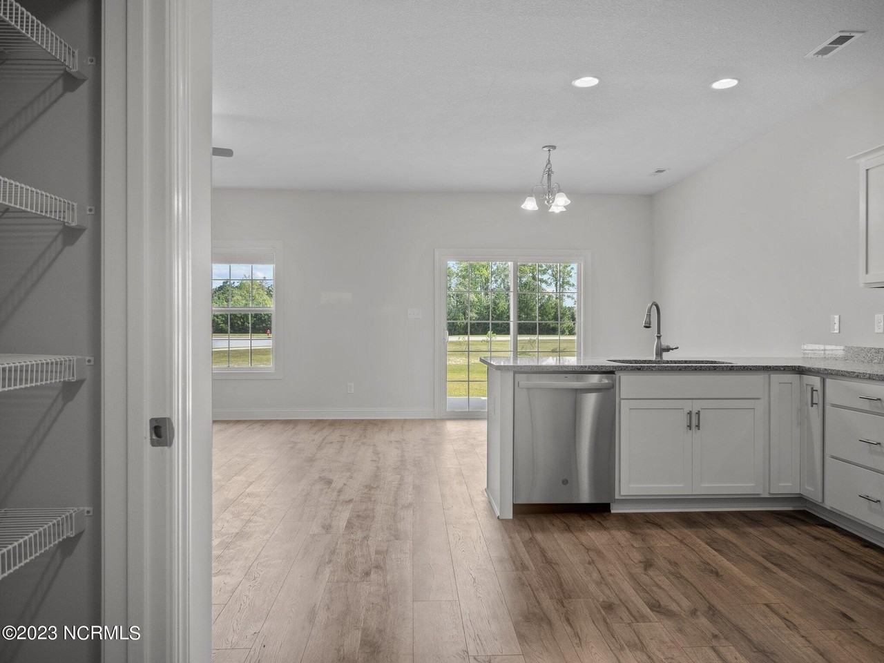 207 Verrazzano Ln - Photo 3 of 30
