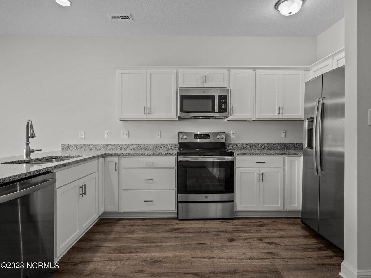 207 Verrazzano Ln - Photo 5 of 30