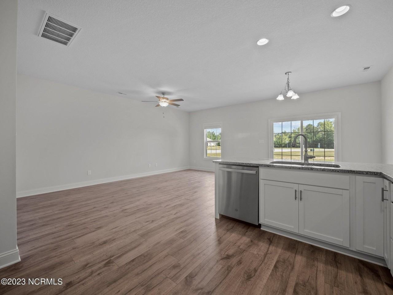 207 Verrazzano Ln - Photo 7 of 30