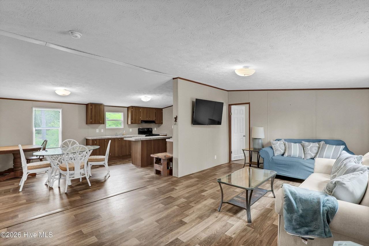 233 Old Folkstone Rd - Photo 2 of 26