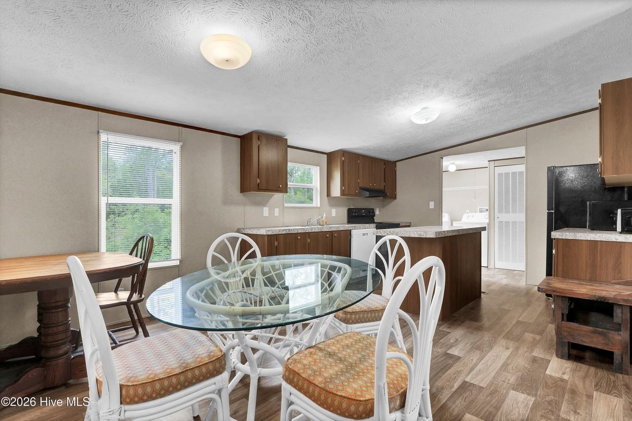 233 Old Folkstone Rd - Photo 5 of 26