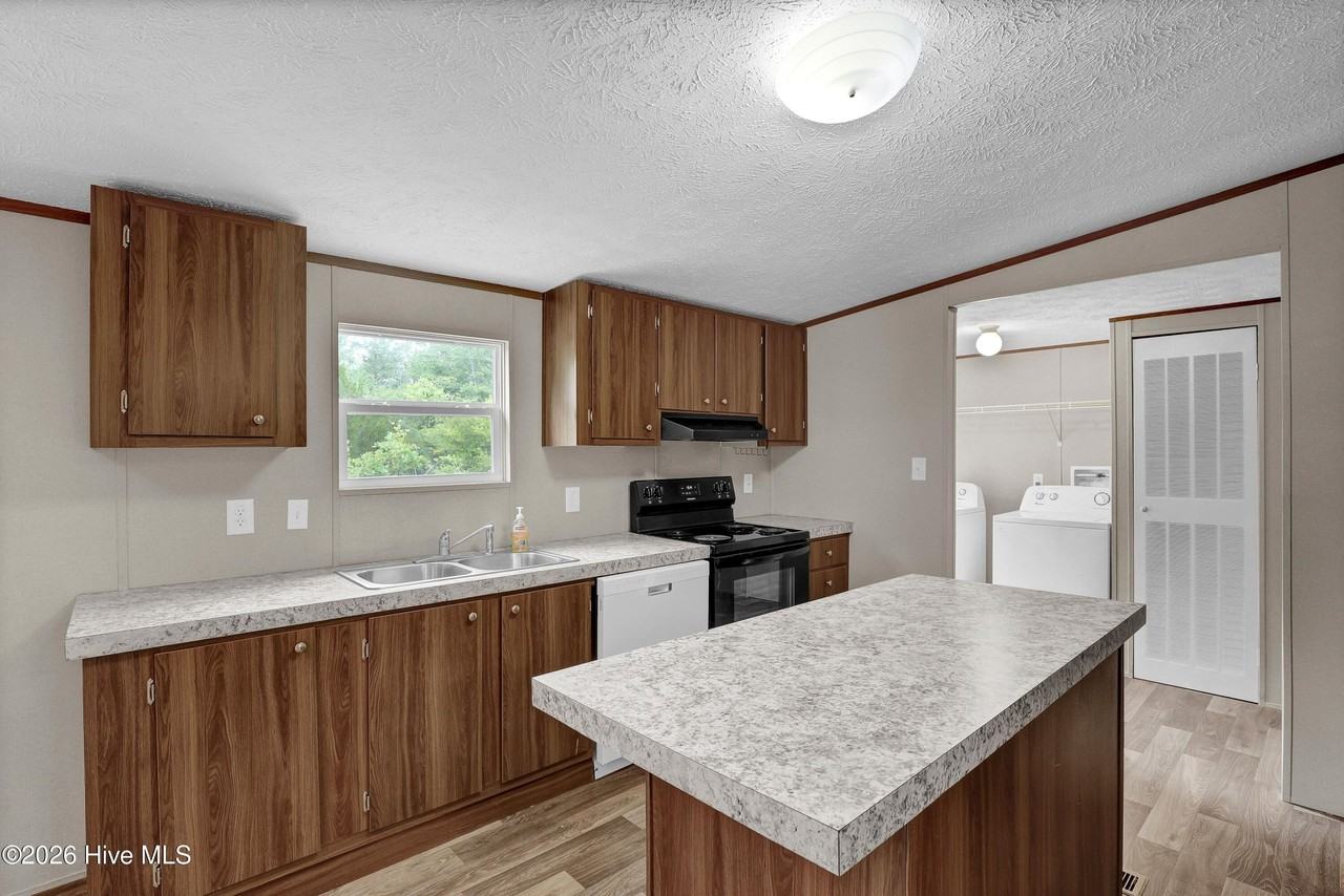 233 Old Folkstone Rd - Photo 6 of 26