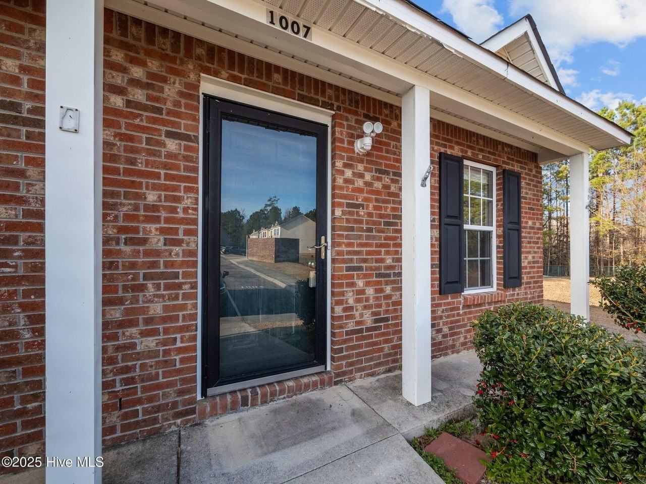 1007 Timberlake Trl - Photo 2 of 27