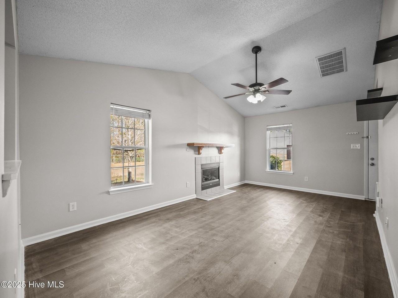1007 Timberlake Trl - Photo 3 of 27