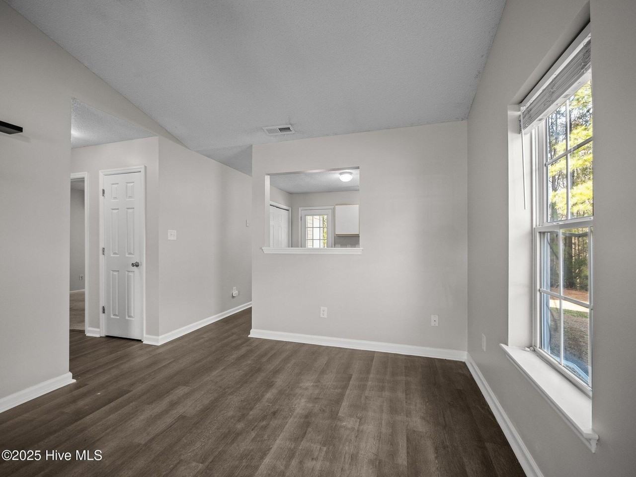 1007 Timberlake Trl - Photo 4 of 27