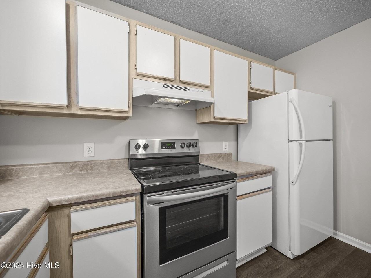 1007 Timberlake Trl - Photo 6 of 27