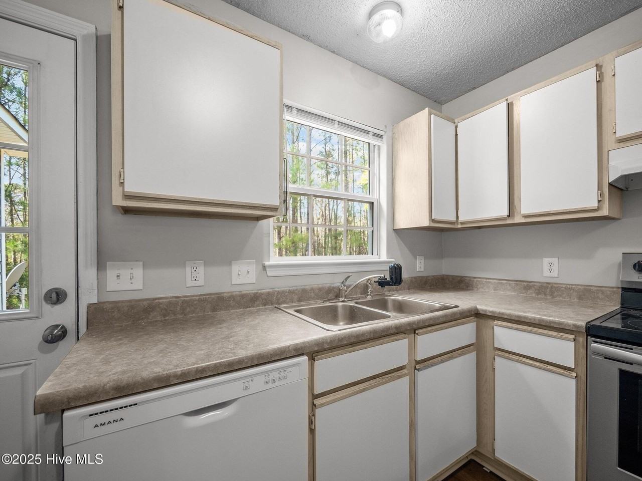 1007 Timberlake Trl - Photo 7 of 27