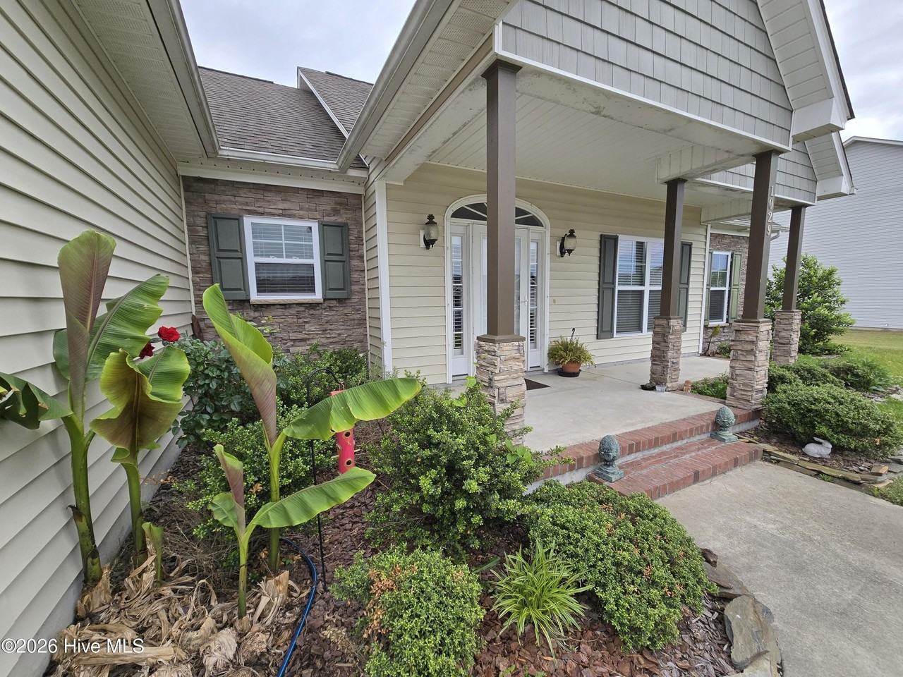 1029 Ellery Dr - Photo 2 of 25