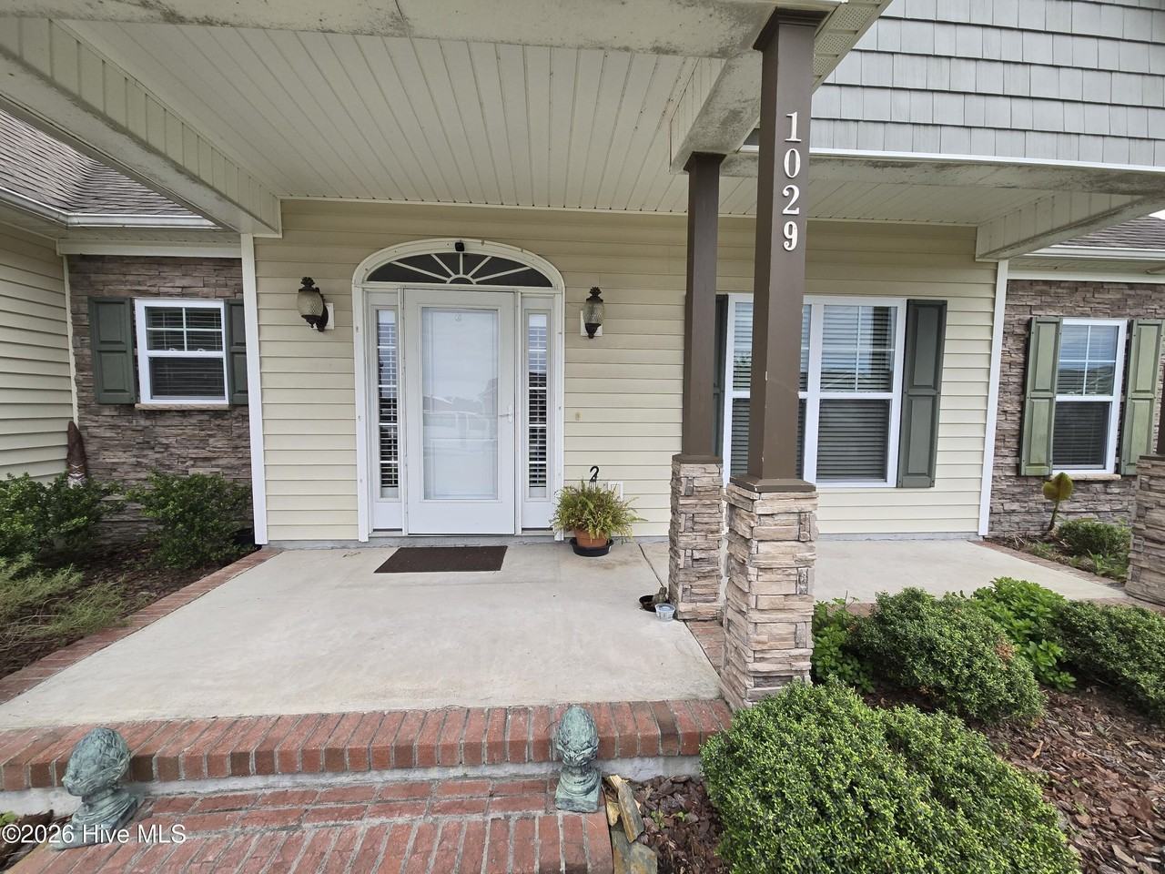 1029 Ellery Dr - Photo 3 of 25