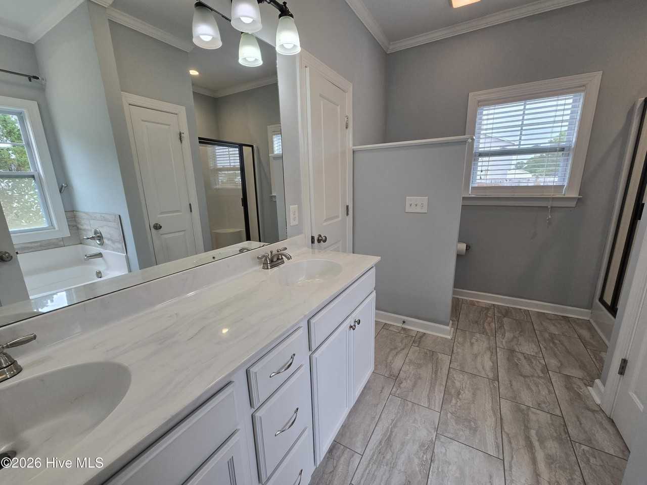 1029 Ellery Dr - Photo 4 of 25
