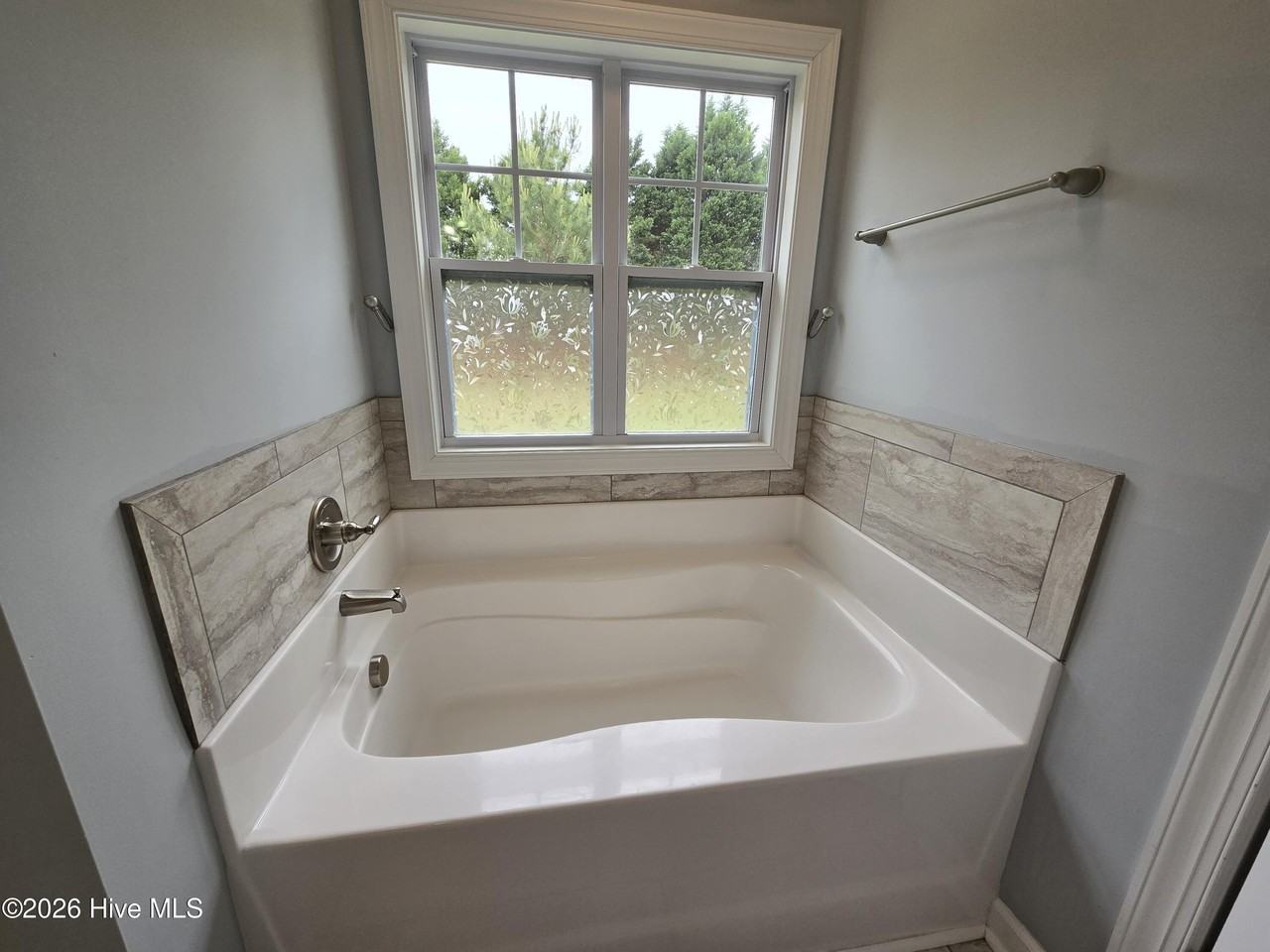 1029 Ellery Dr - Photo 6 of 25