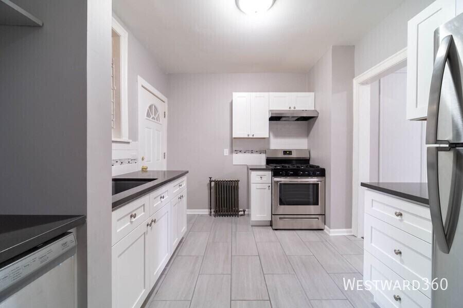 2136 W Arthur Ave #1 - Photo 4 of 6
