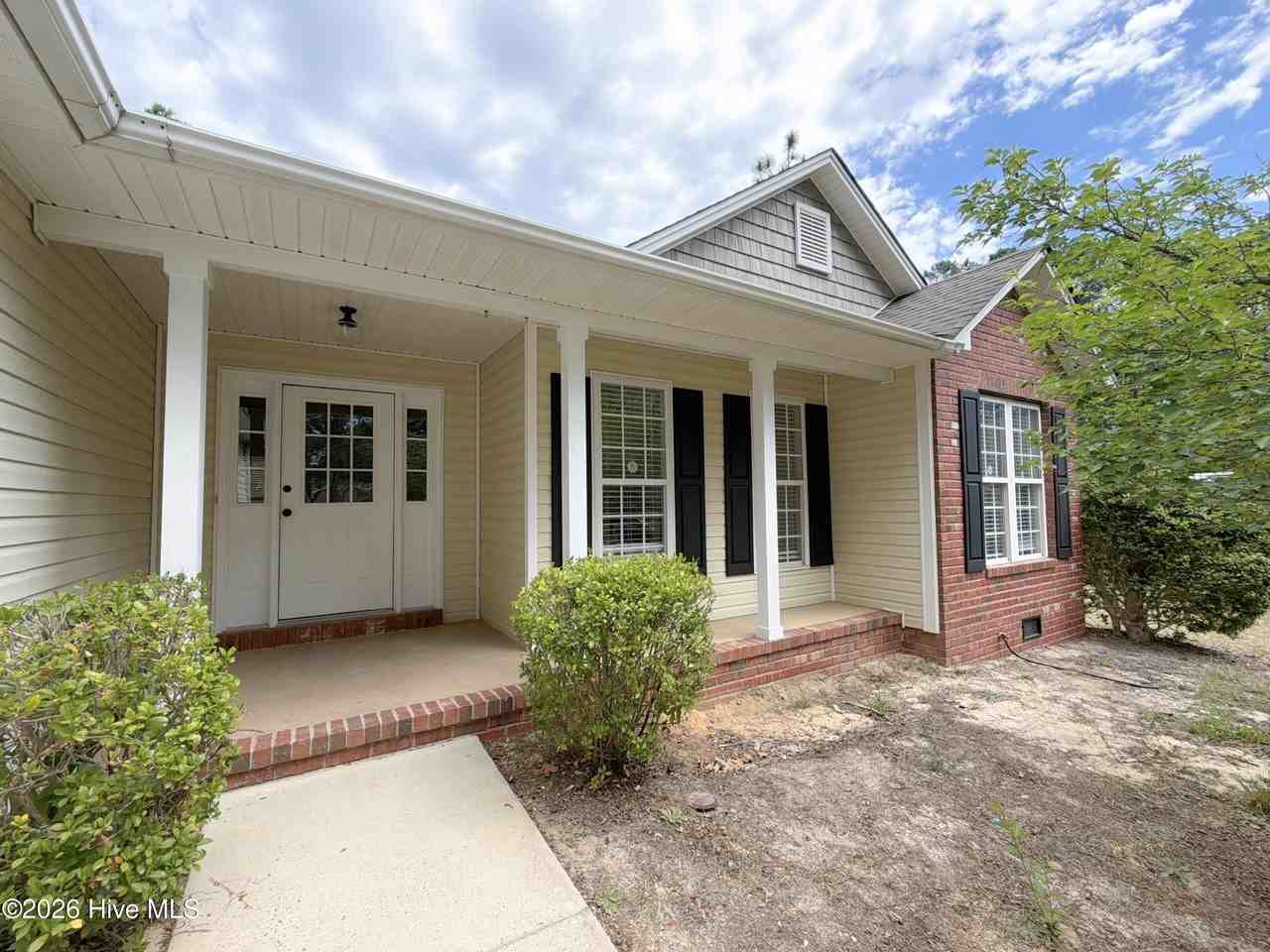 148 Deerwood Ln - Photo 2 of 24