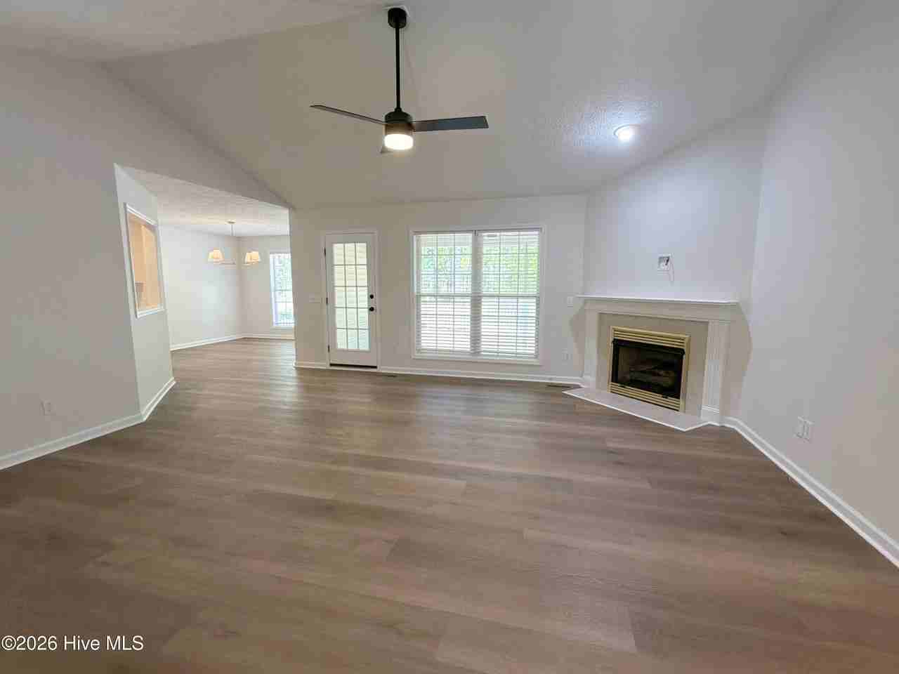 148 Deerwood Ln - Photo 3 of 24