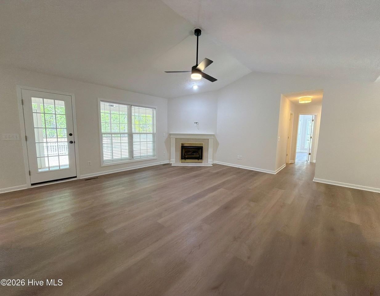 148 Deerwood Ln - Photo 4 of 24