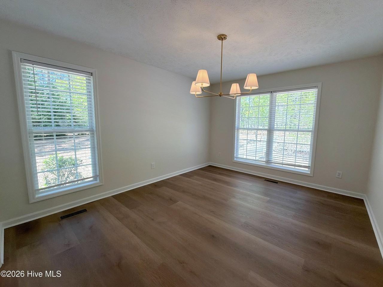 148 Deerwood Ln - Photo 5 of 24