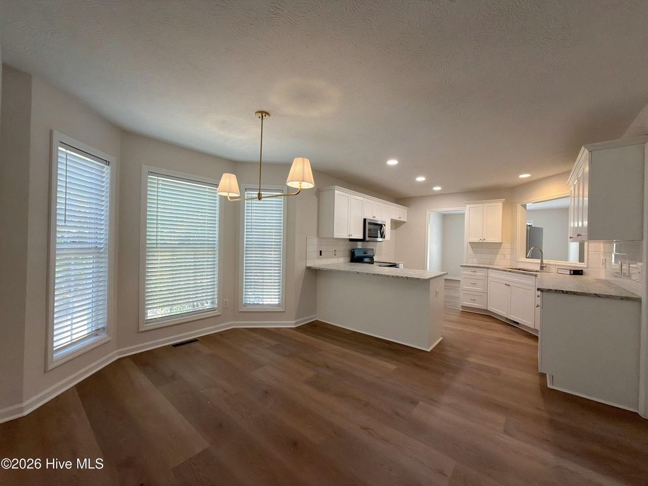 148 Deerwood Ln - Photo 6 of 24