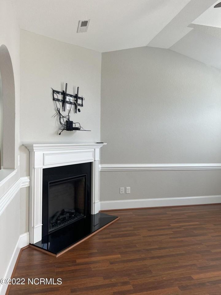3516 Ellsworth Dr #B - Photo 4 of 18