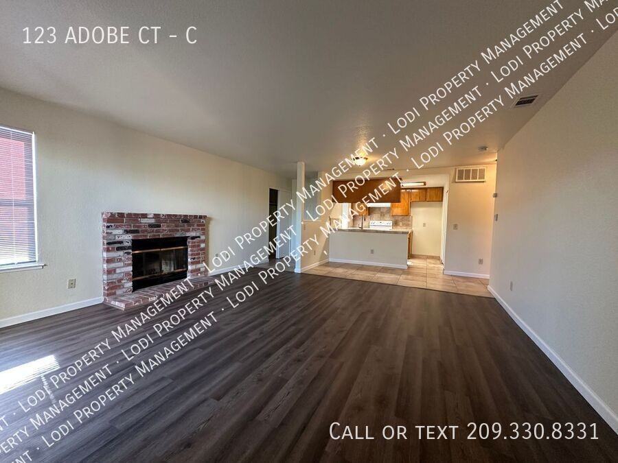 123 Adobe Ct #C - Photo 3 of 17