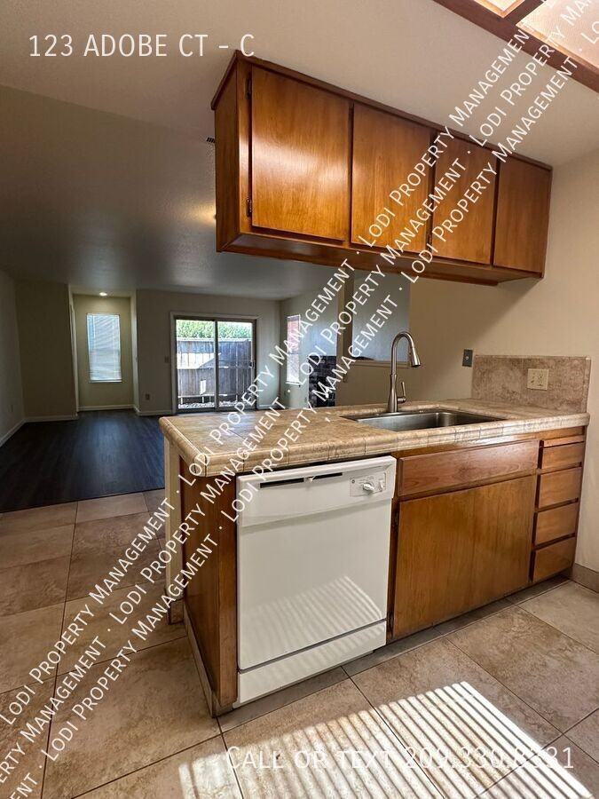 123 Adobe Ct #C - Photo 4 of 17
