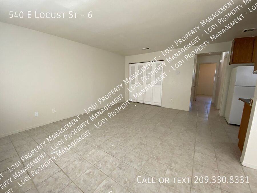 540 E Locust St #6 - Photo 3 of 7