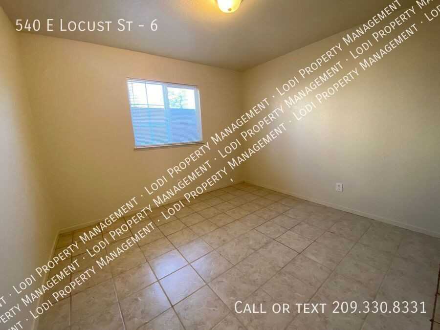 540 E Locust St #6 - Photo 5 of 7