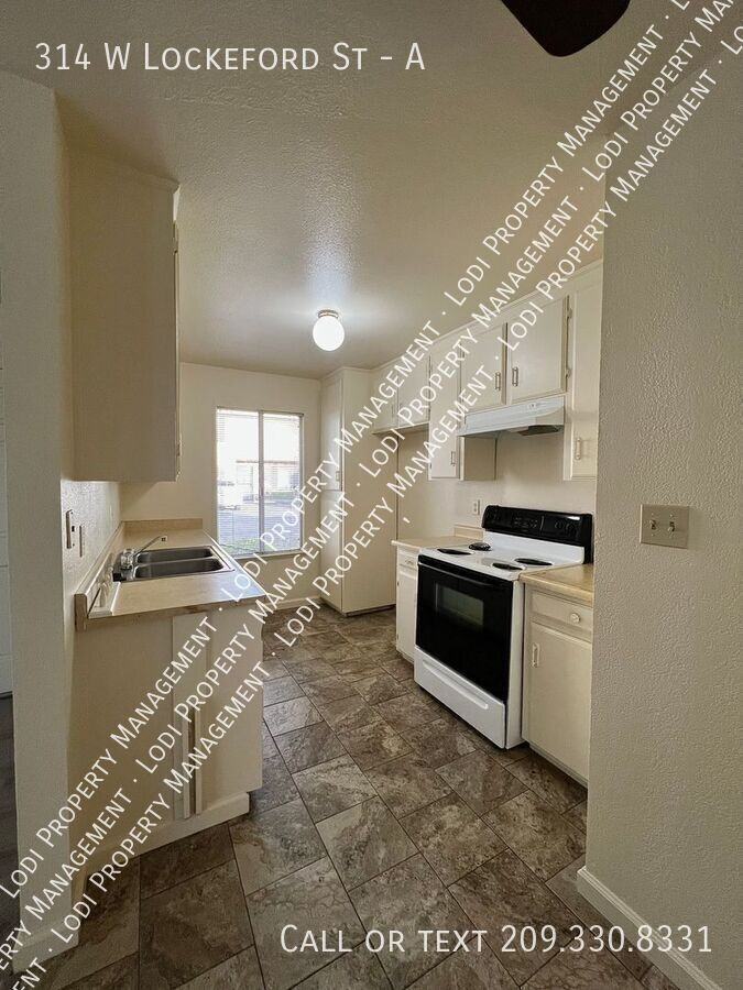 314 W Lockeford St #A - Photo 5 of 17