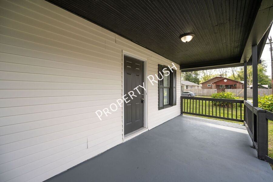 3818 Chandler Ave - Photo 5 of 23