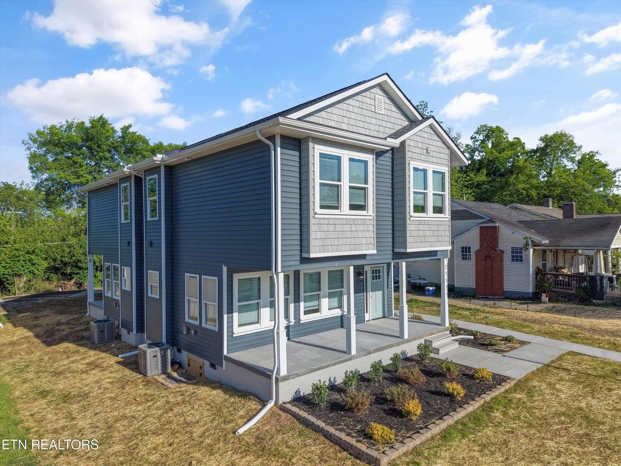 2713 Tarleton Ave - Photo 3 of 31