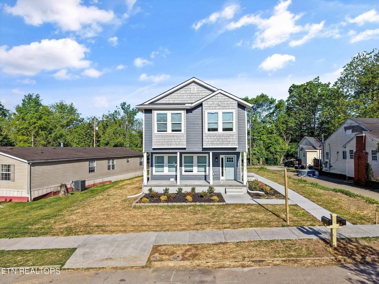 2713 Tarleton Ave - Photo 4 of 31