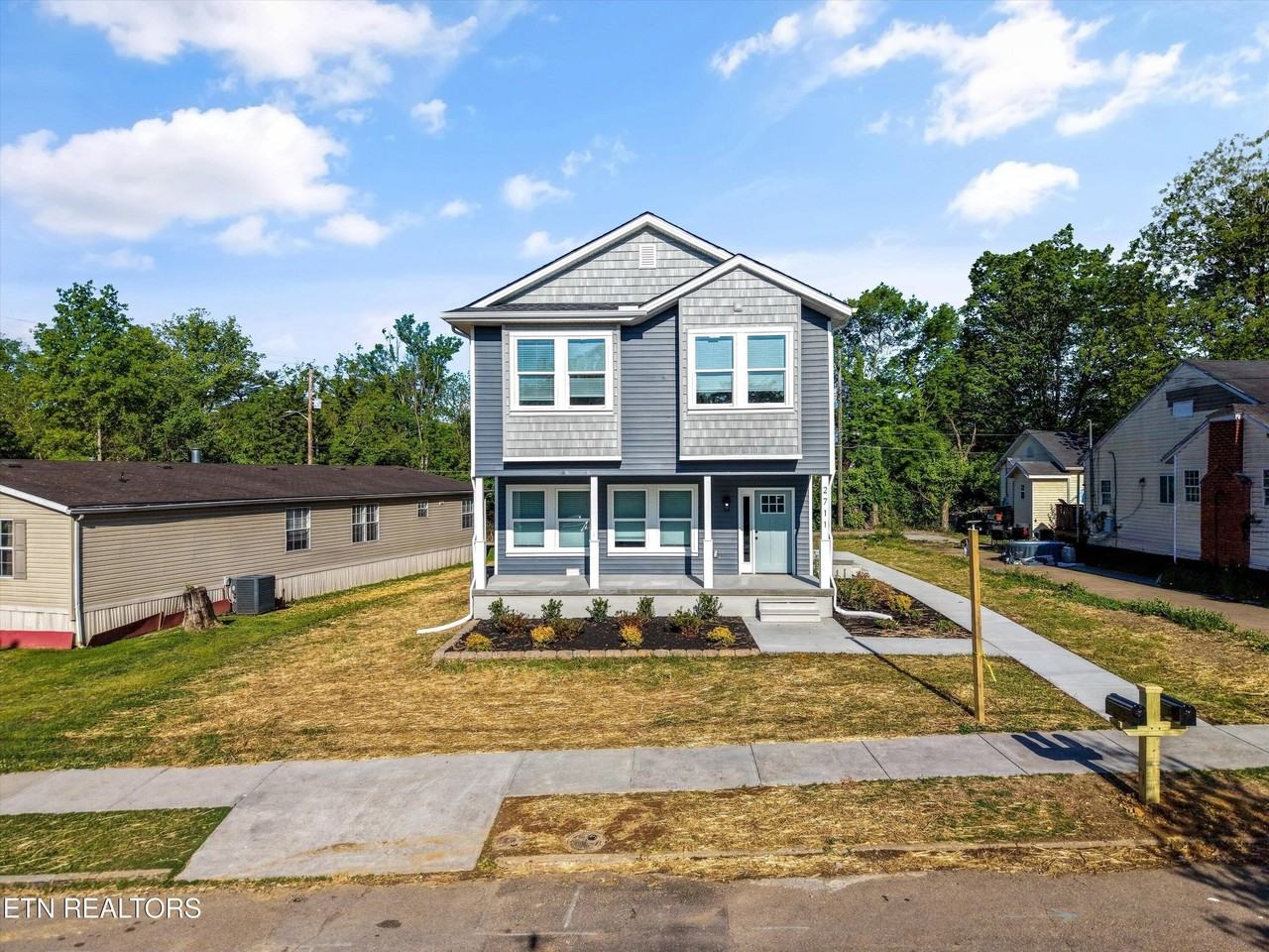 2713 Tarleton Ave - Photo 5 of 31