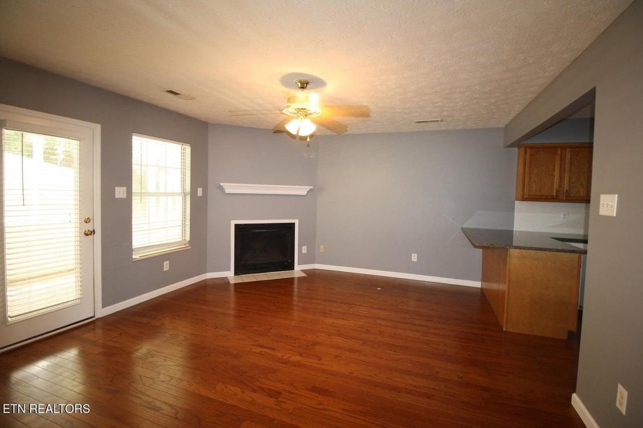 945 Ashley Michelle Ct - Photo 3 of 25