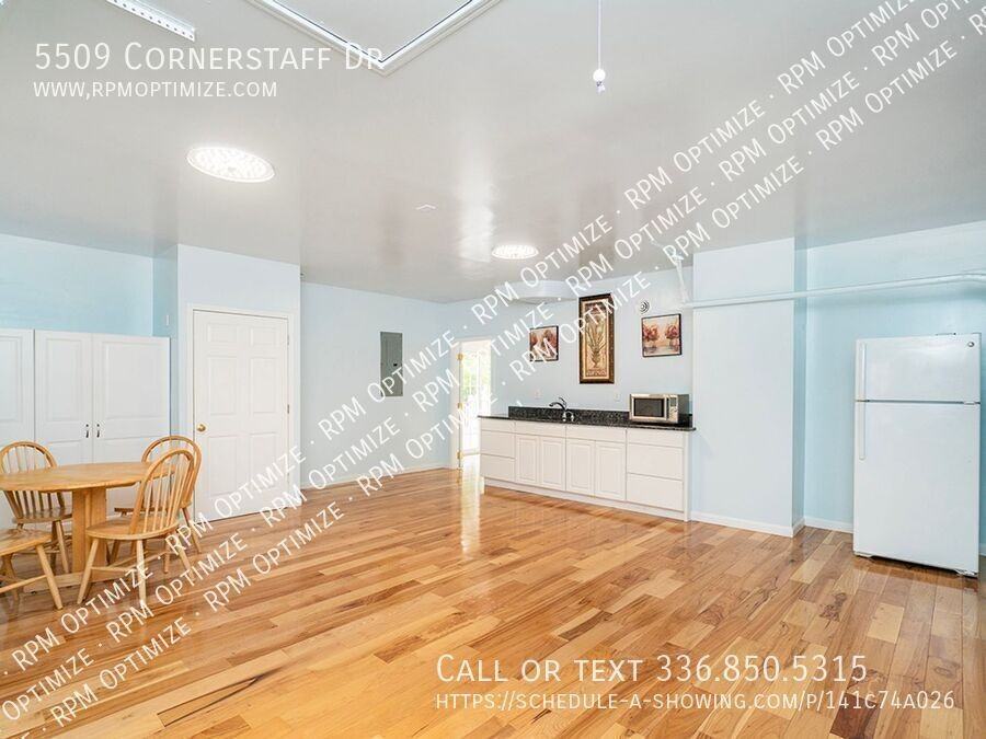 5509 Cornerstaff Dr - Photo 5 of 50