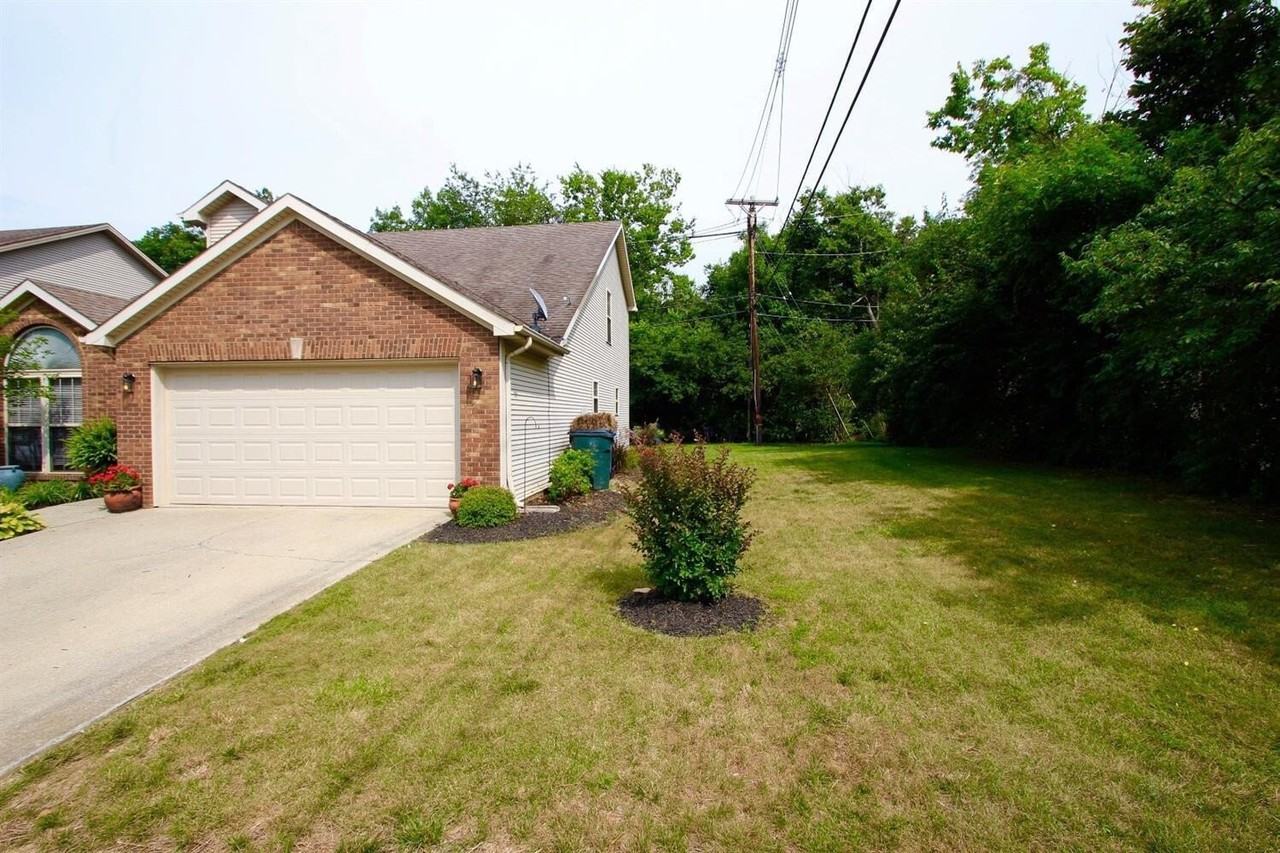 897 Henderson Dr - Photo 3 of 43