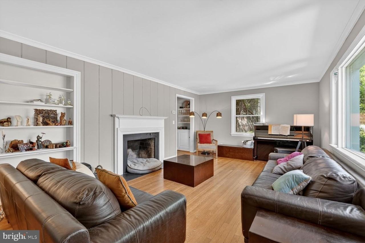 7215 Rollingwood Dr - Photo 4 of 32