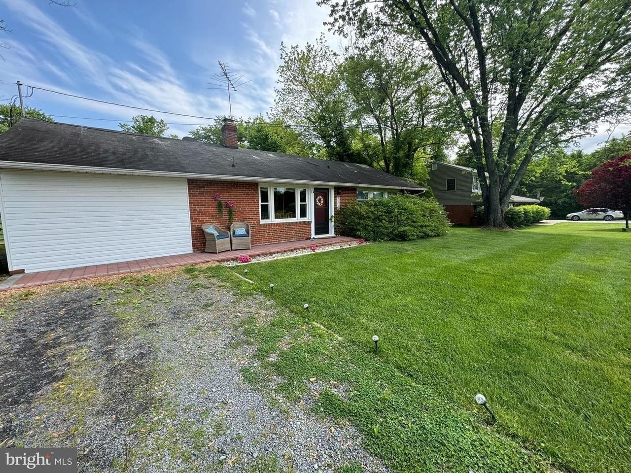 13209 Thornton Dr - Photo 2 of 17
