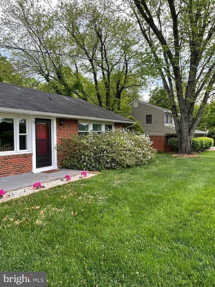 13209 Thornton Dr - Photo 3 of 17
