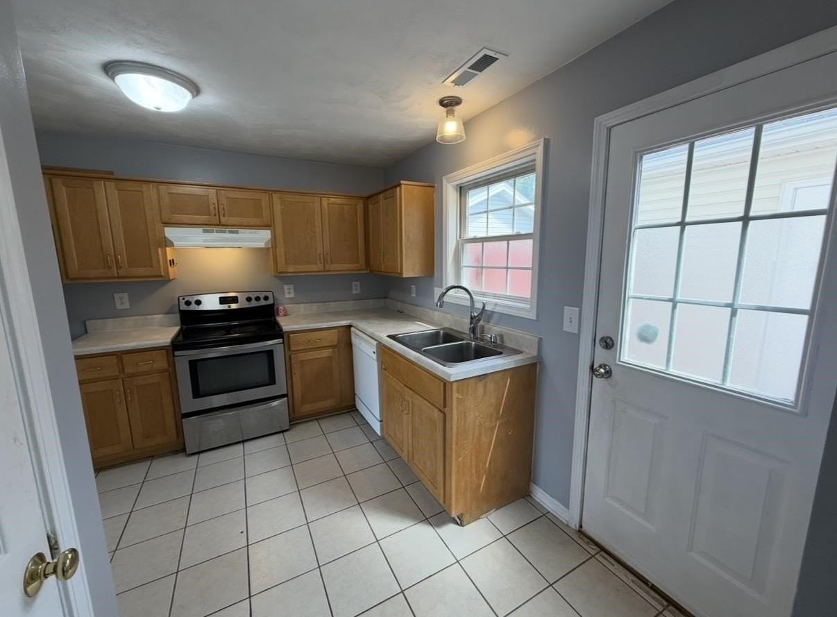 670 Republic Rd - Photo 7 of 30