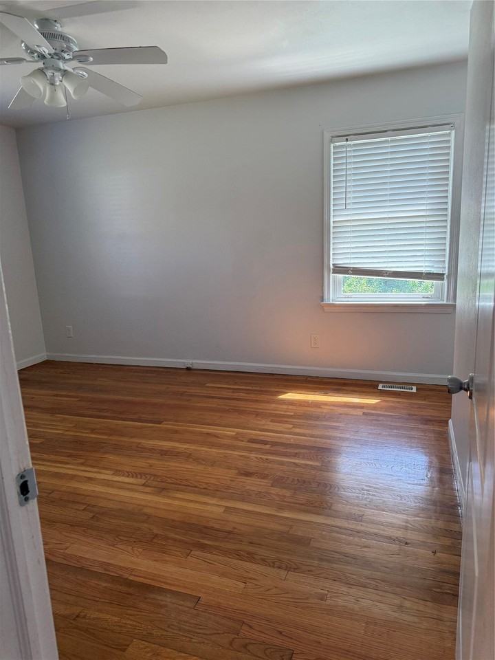 101 Ripley Rd - Photo 3 of 10