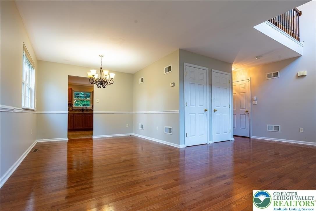 127 Highlands Cir - Photo 4 of 27