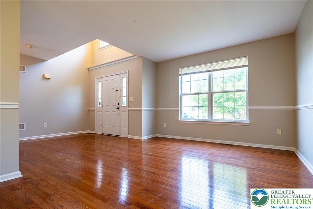 127 Highlands Cir - Photo 5 of 27