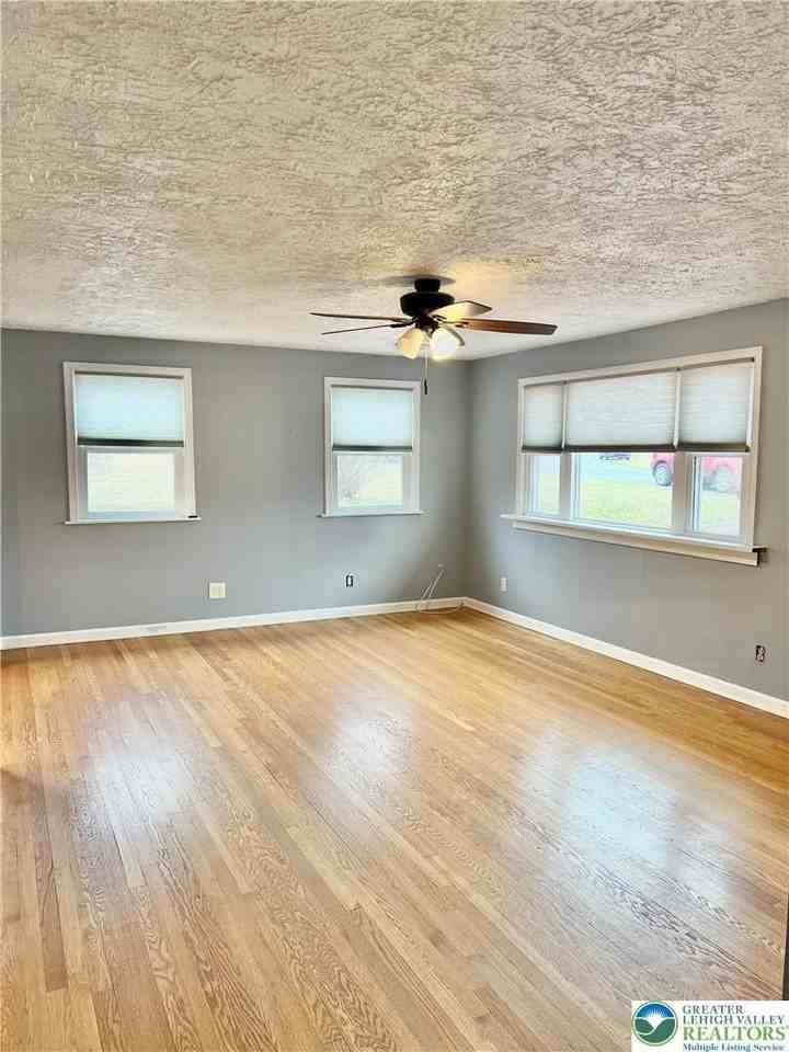2121 7th St - Photo 3 of 33