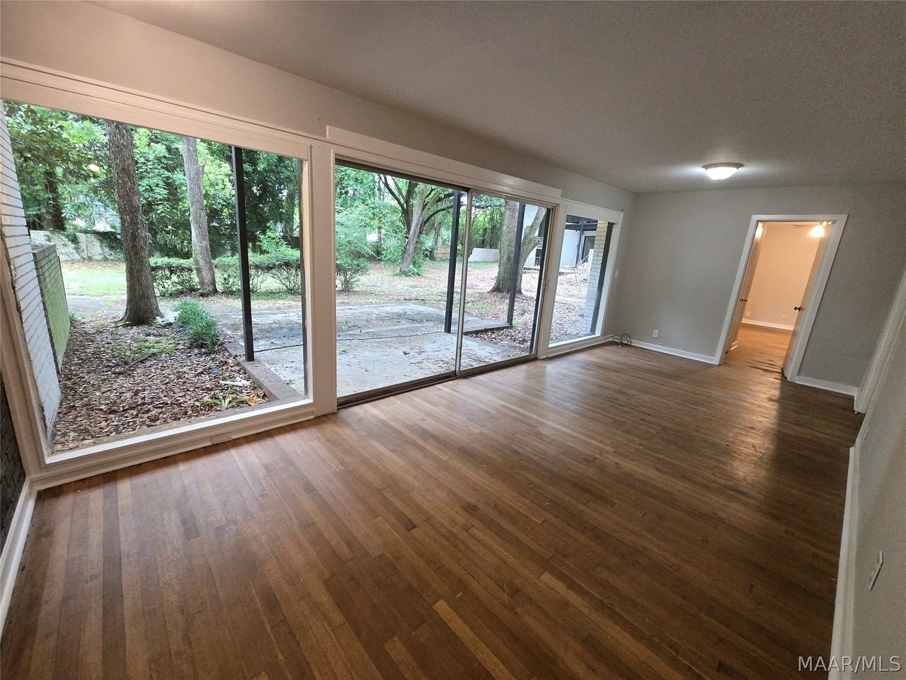 3733 Wesley Dr - Photo 3 of 14