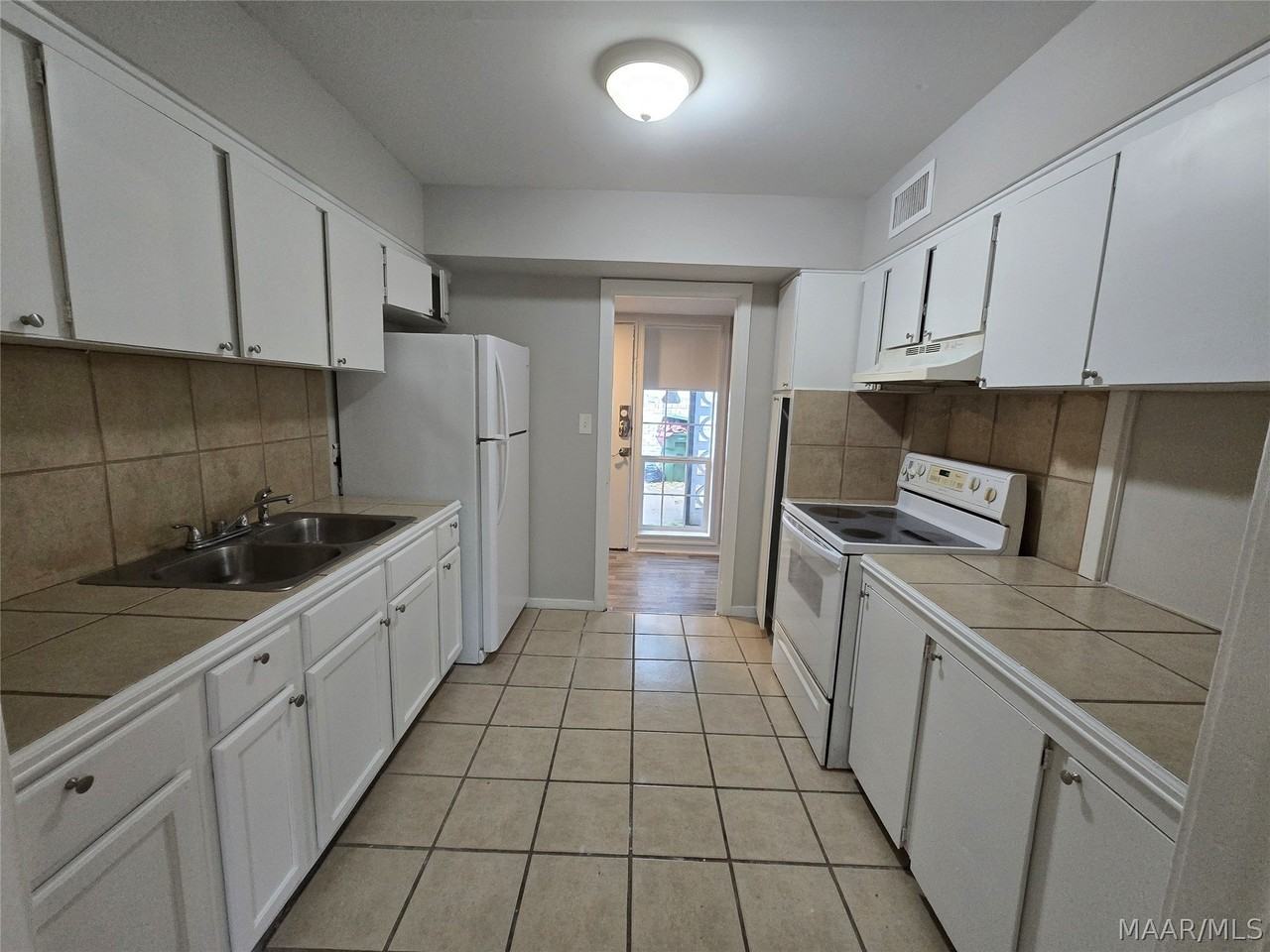 3733 Wesley Dr - Photo 4 of 14