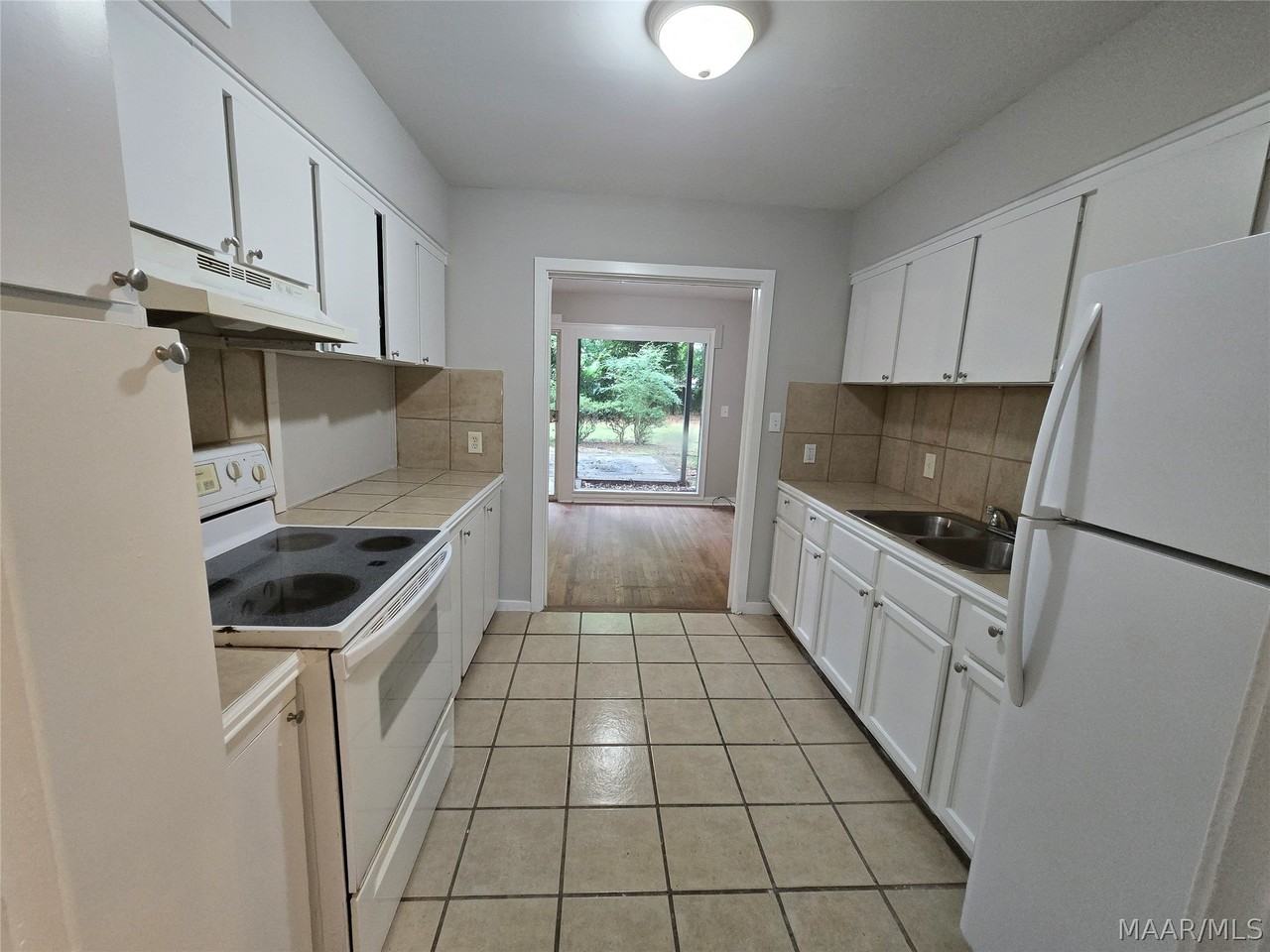 3733 Wesley Dr - Photo 5 of 14