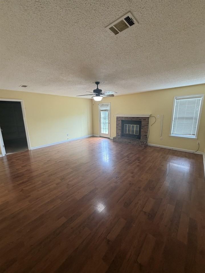 4361 Bennett Wood Dr - Photo 2 of 8